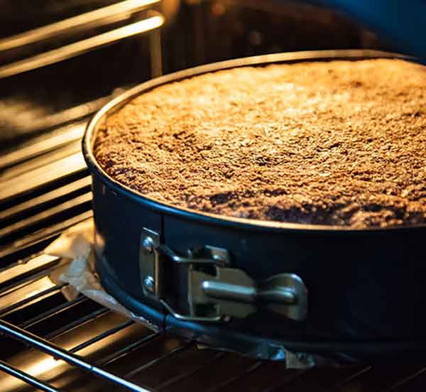 اشتباه رایج هنگام استفاده از فر برای پخت کیک