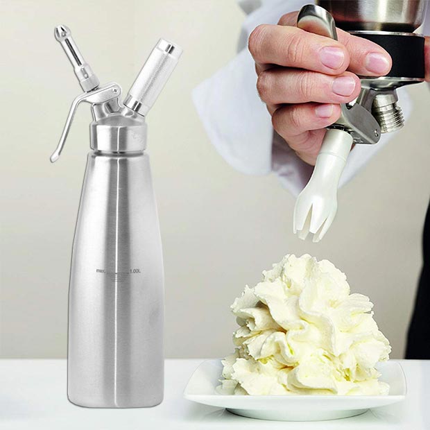 آشنایی با تجهیزات خامه‌زن حرفه‌ای از دستی تا کپسول‌خور